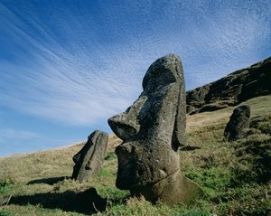 Rano Raraku Taş Ocağındaki Monolitik Heykeller, c.1000-1600